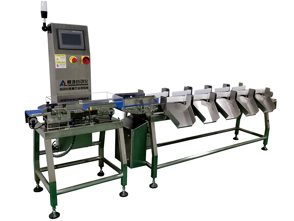 多級(jí)重量分選秤可按照設(shè)定的級(jí)數(shù)、規(guī)格進(jìn)行多階段選別，非常適用于各種魚(yú)、貝類(lèi)、蔬菜等產(chǎn)品的分級(jí)選別